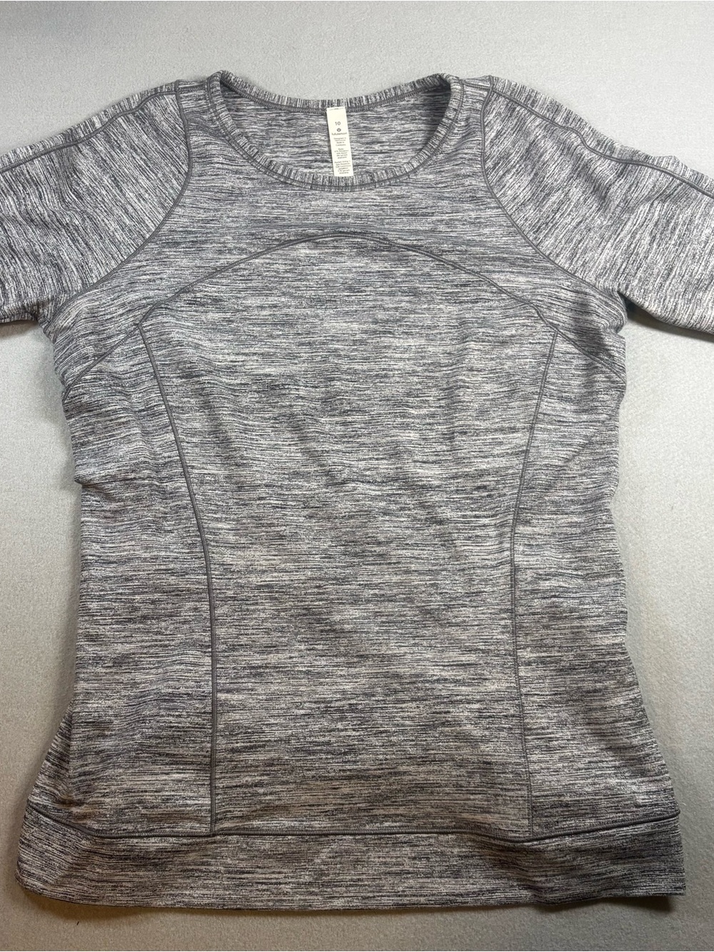 Lululemon Heather Gray Women’s Long Sleeve Active Top